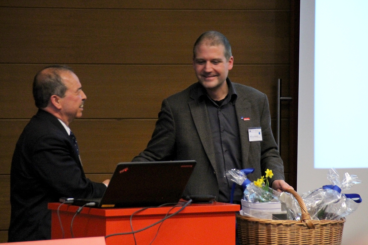 Prof. Oumeraci und Dr. Schimmels während des 12. FZK-Kolloquiums.